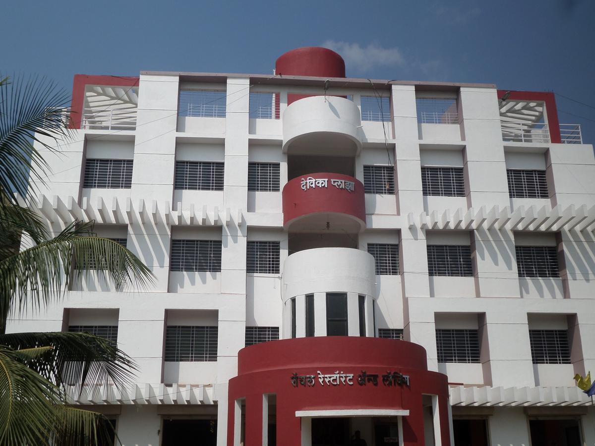 Hotel Royal Lodging Phursungi Exterior photo